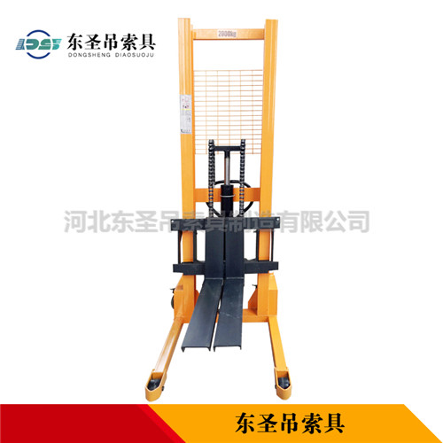 手動升高叉車產(chǎn)品展示--河北東圣吊索具制造有限公司--液壓堆高車|手動叉車|小型攪拌機|石材夾具